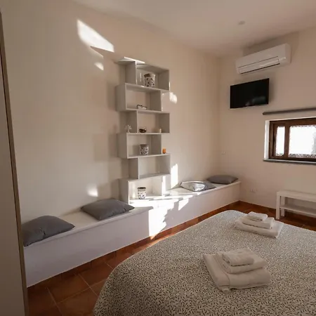 Robi Bed & Breakfast *